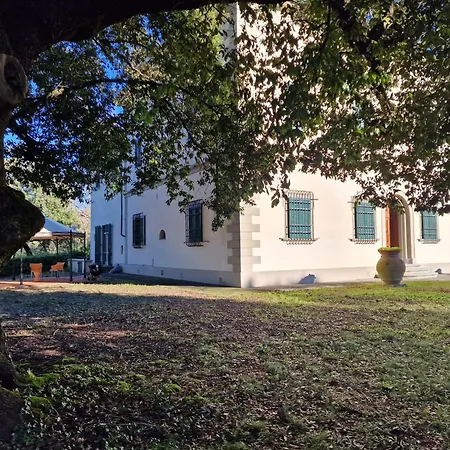 Eighteenth-century Tuscan Tricolle Villa *