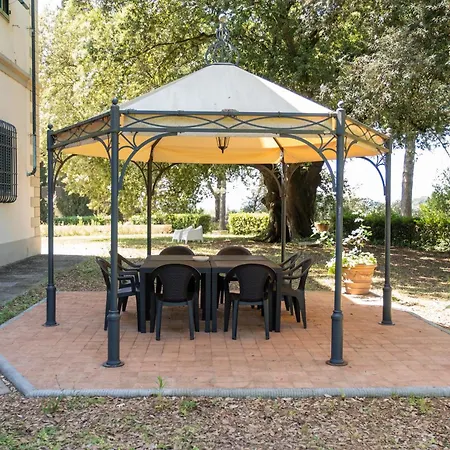 Eighteenth-century Tuscan Tricolle Villa *